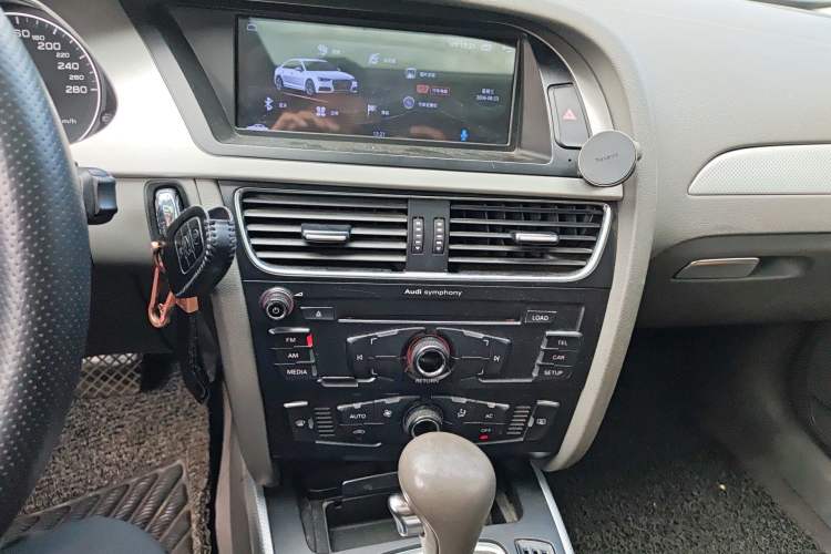 Used Audi A4L 2011 2.0 TFSI Standard Model Audio And AC Panel