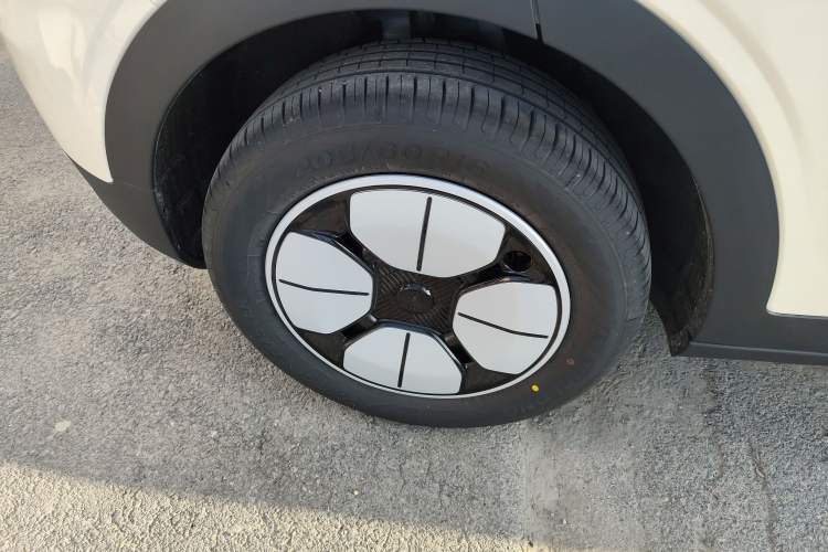 Used Geely Galaxy Geome 2026 Model 310km Youth Edition Right Rear Wheel Hub