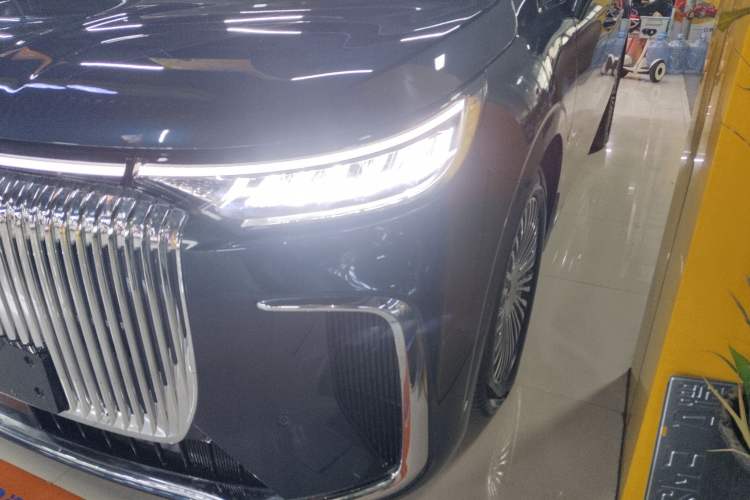 Used VOYAH Dream 2025 PHEV Four-Wheel-Drive Flagship Kunpeng Edition
