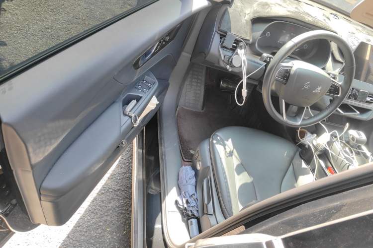 Used Hongqi E-QM5 2024 450km Range Commuter Version
