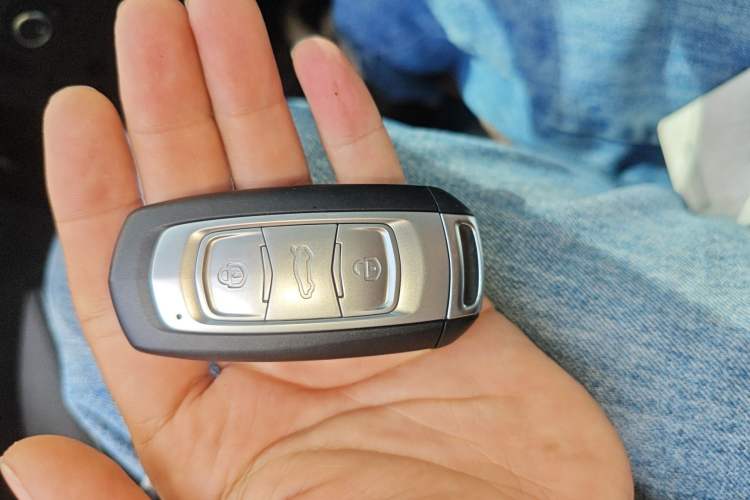 Used Geely Auto Emgrand X7 Sport 2016 1.8TD Automatic Smart Connectivity Version Vehicle Key