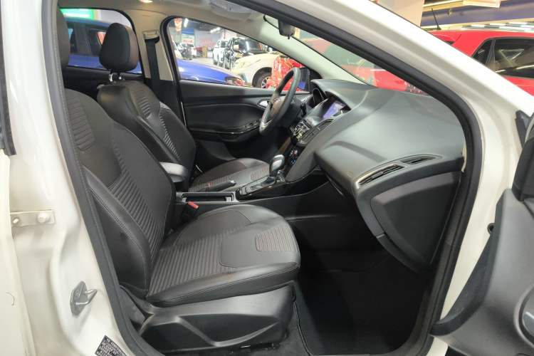 Used Ford Focus 2017 Hatchback 1.6L Automatic Fashion Edition Smart Drive Version
