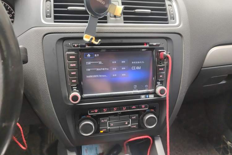 Used Volkswagen Sagitar 2014 Revised Version 1.4TSI Automatic Luxury Edition Audio And AC Panel