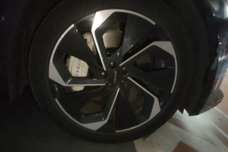 Used Zeekr 001 2024 WE Edition 100 kWh Rear-Drive Right Front Wheel Hub