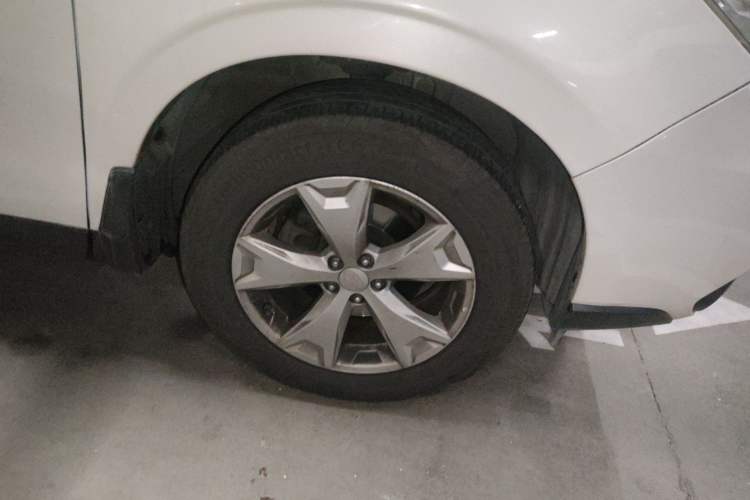 Used Subaru Forester 2013 2.0i Automatic Luxury Edition Right Front Wheel Hub