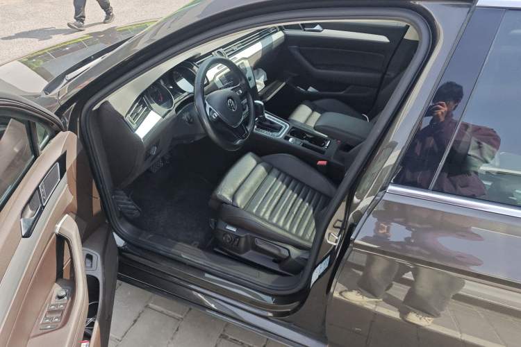 Used Volkswagen Variant 2017 380TSI Two-Wheel Drive Comfort Edition