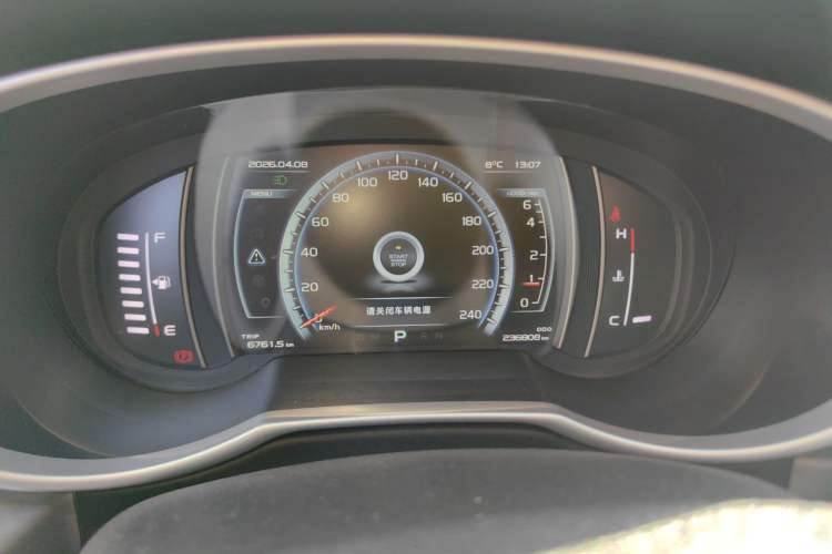 Used Geely Auto Emgrand X7 Sport 2016 1.8TD Automatic Smart Model Odometer Close Up