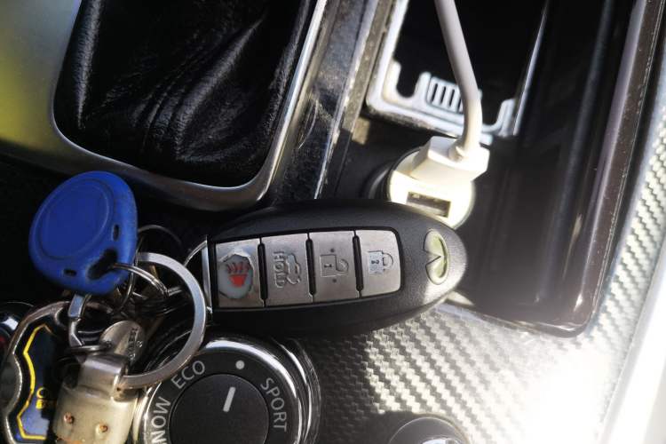 Used Infiniti M Series 2012 M25L Elegance Edition
