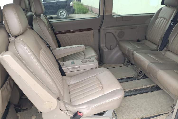 Used Mercedes-Benz Viano 2010 2.5L Prestige Edition