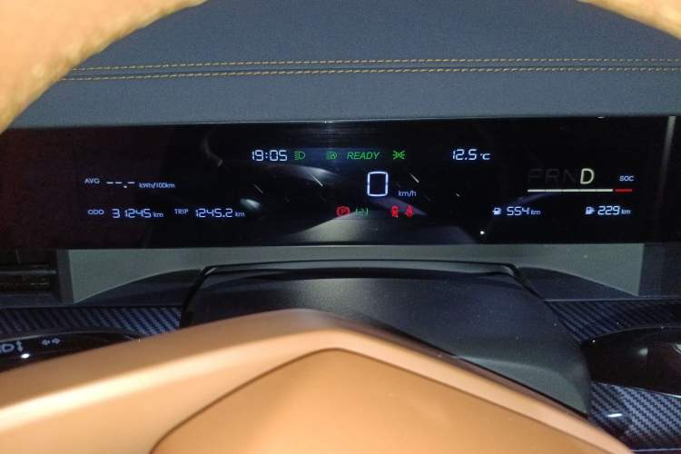 Used NETA L 2024 Extended-Range 310 Flash-Charge Red Edition
