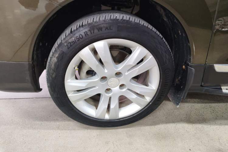 Used Peugeot 3008 2016 2.0L Automatic Classic Edition Left Front Wheel Hub