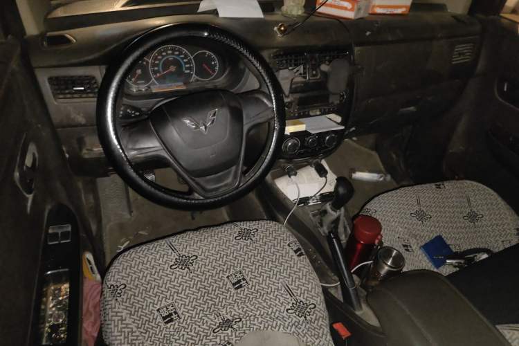 Used Wuling Rongguang V 2016 1.5L Standard Version
