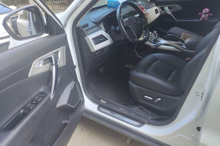 Used Geely Auto Emgrand X7 Sport 2020 1.8TD DCT Two-Wheel Drive Smart Connect 4G-Enabled Version
