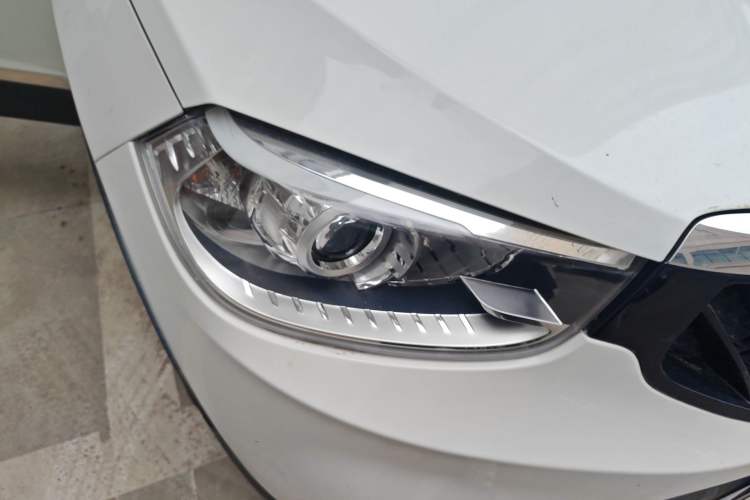 Used Brilliance V3 2016 1.5L Automatic Smart Version Right Front Headlight