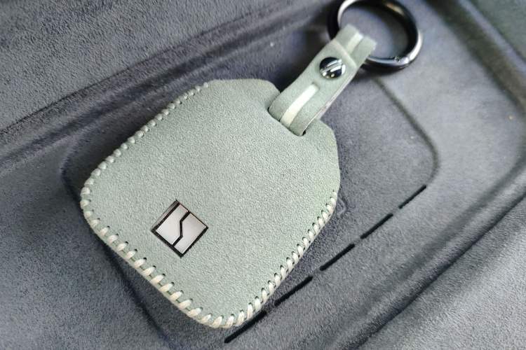 Used Zeekr 009 2024 7-Seater Walk-Through Version Four-Wheel Drive 108 kWh Vehicle Key