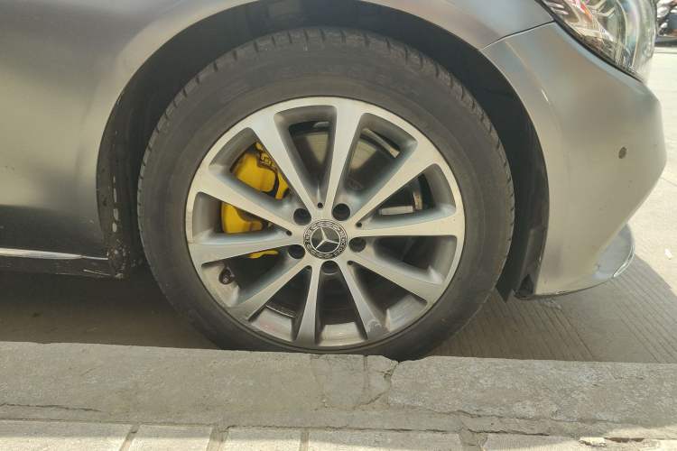 Used Mercedes-Benz C-Class 2019 Updated C 260 L Right Front Wheel Hub