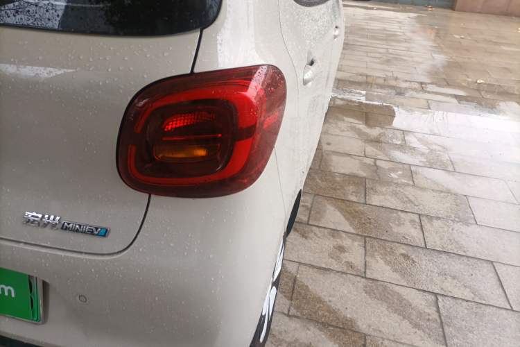 Used Wuling Hongguang MINIEV 2025 Four-Door Version Advanced Edition
