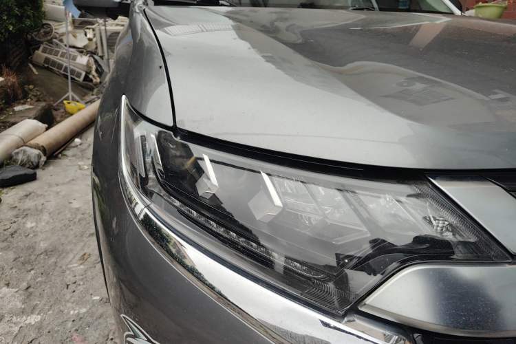 Used Mitsubishi Outlander 2019 2.4L 4x4 Zhi Xiang Edition 5 Seats China V Emission Standard Right Front Headlight