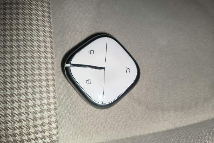 Used Wuling Hongguang MINIEV 2024 3rd Generation 215km Advanced Version Vehicle Key