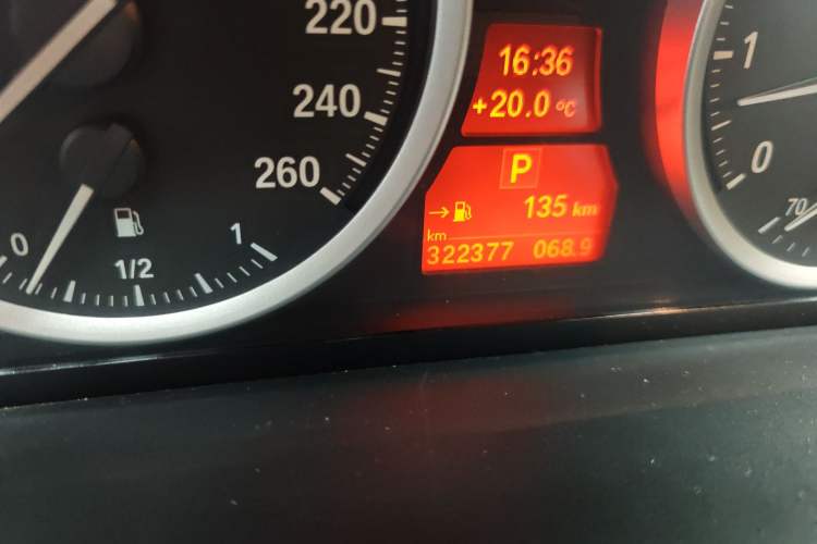 Used BMW X6 2011 xDrive35i Odometer Close Up