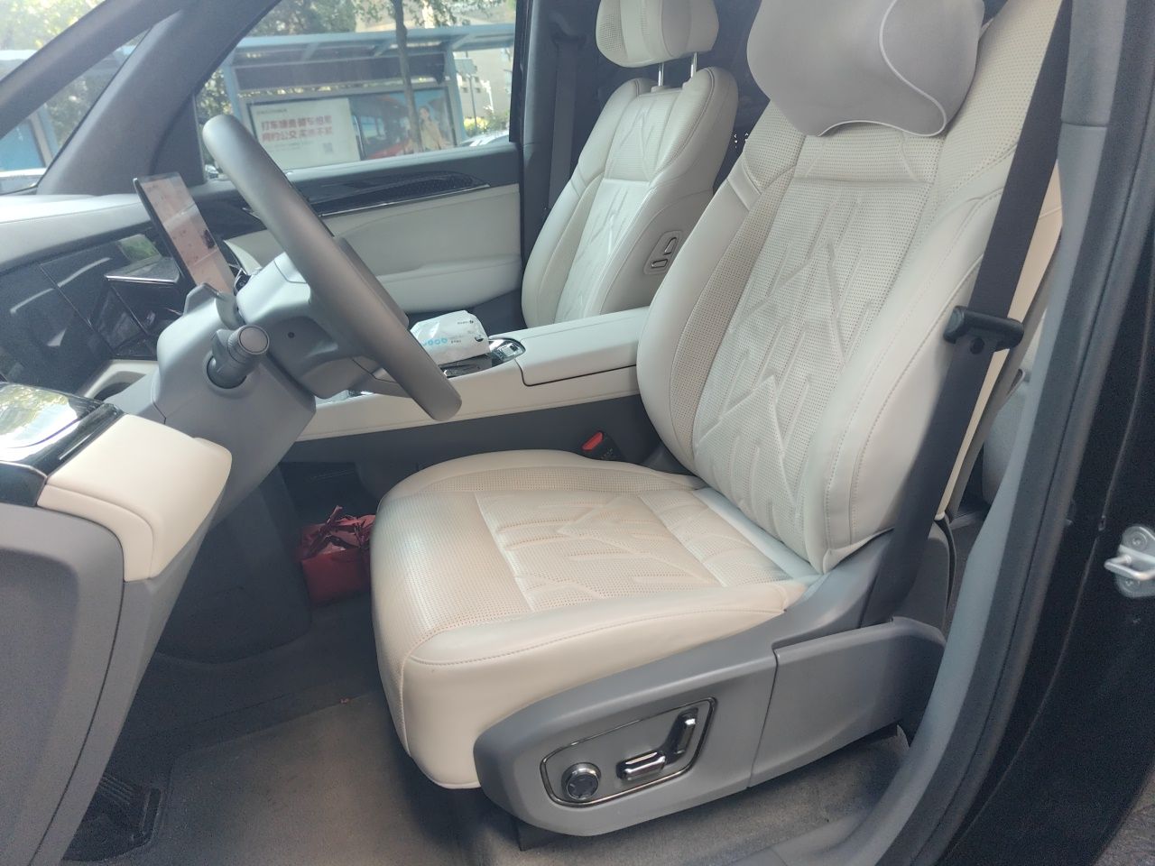 Zeekr 009 2024 7-Seater Walk-Through Version Four-Wheel Drive 108 kWh — снимка 15