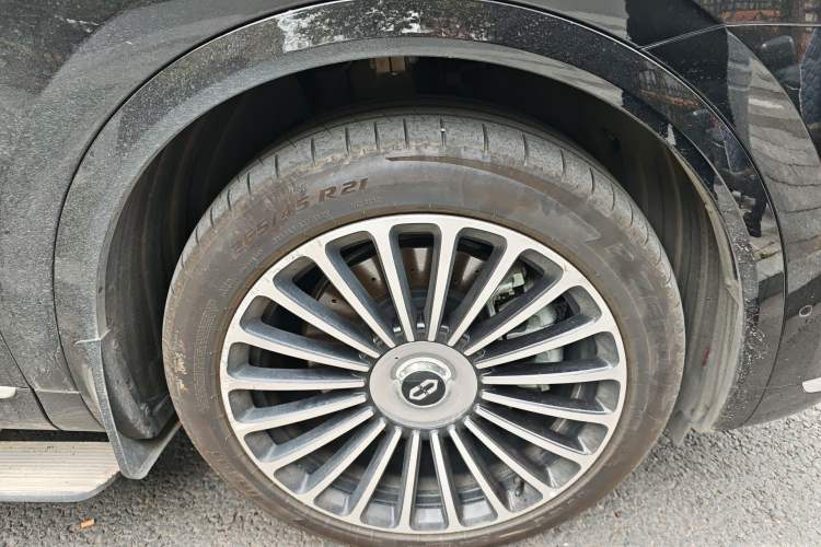 Used Hima AITO M8 2025 Extended-Range Max+ Version 53.4 kWh 6-Seater Edition Right Front Wheel Hub