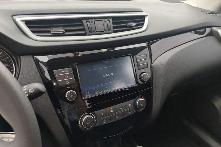 Used Nissan Qashqai 2017 2.0L CVT Elite Edition China V Standard Audio And AC Panel