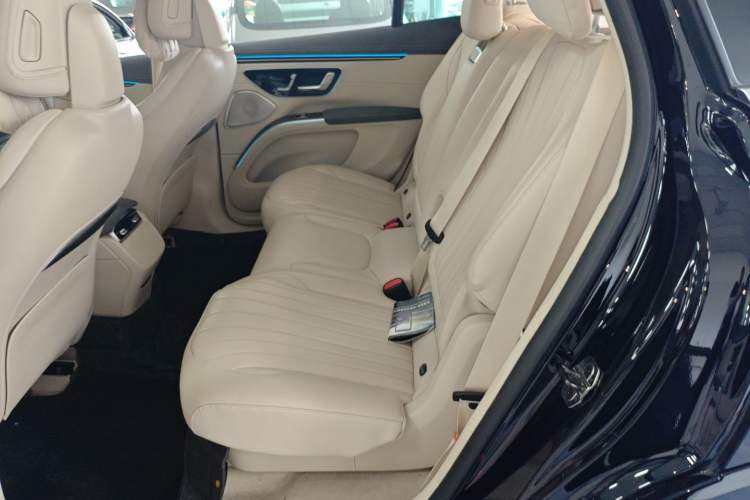 Used Mercedes-Benz EQS SUV 2023 450 4MATIC Pioneer Edition
