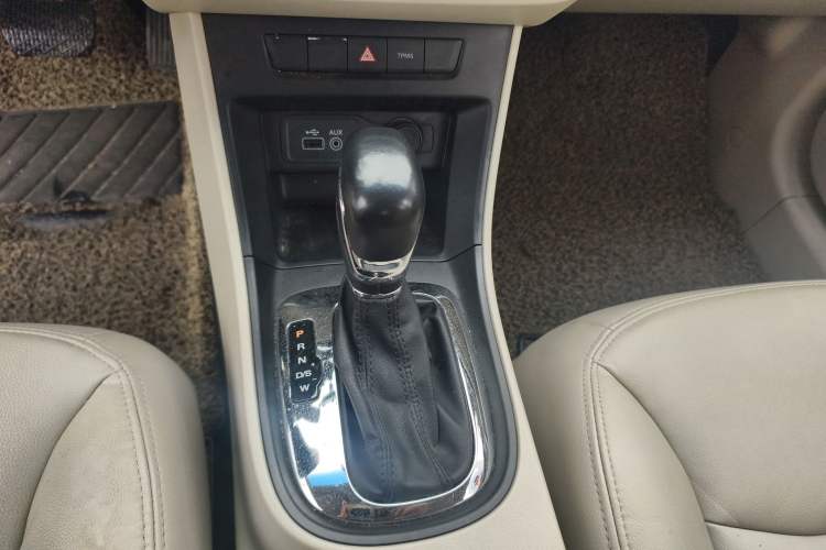Used Roewe 360 2015 1.5L Automatic Luxury Edition Gear Lever