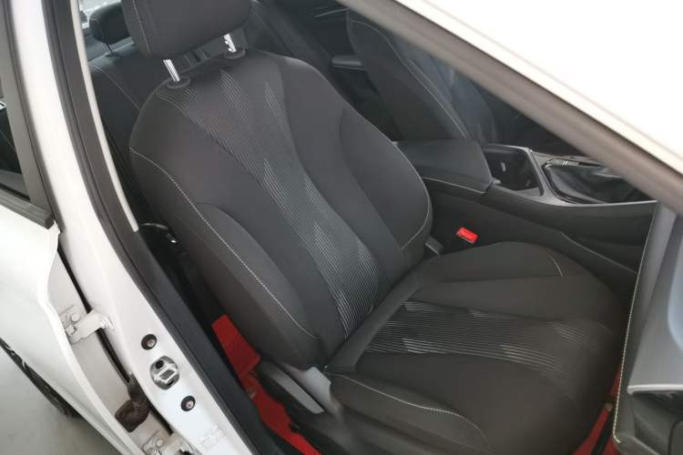 Used Roewe i5 2021 1.5L CVT Platinum Edition