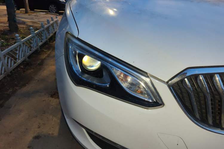 Used Buick GT 2017 15N Automatic Elite Version Right Front Headlight