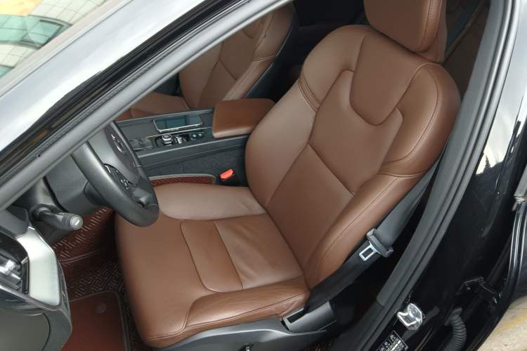 Used Volvo XC60 2019 T5 4x4 Smart Edition China VI Standard Left Front Seat