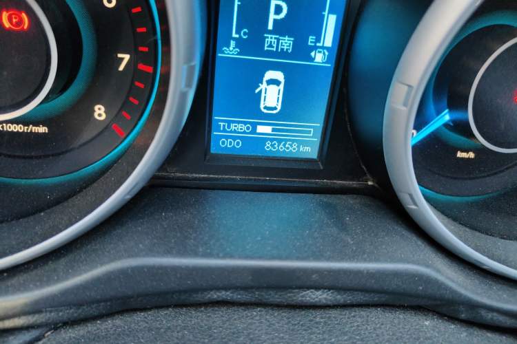 Used BAIC Senova X65 2015 2.0T automatic comfort version Odometer Close Up