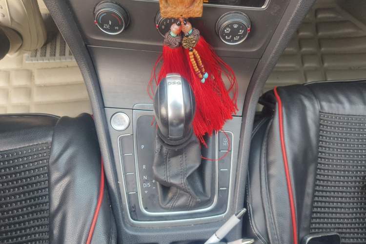 Used Volkswagen Golf 2015 1.4TSI Automatic Luxury Model Gear Lever