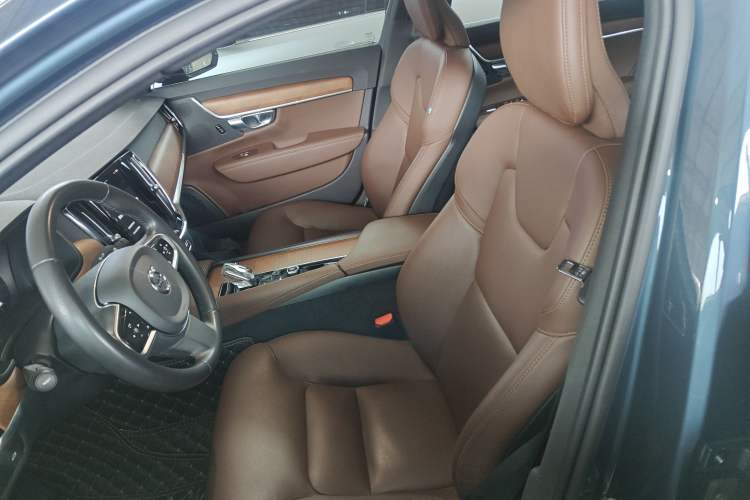 Used Volvo S90 2022 B5 Zhiyi Luxury Edition
