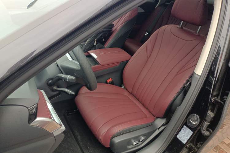 Used Hongqi H5 2025 2.0T Automatic Flag Edition – 500 000 Units Commemorative Version