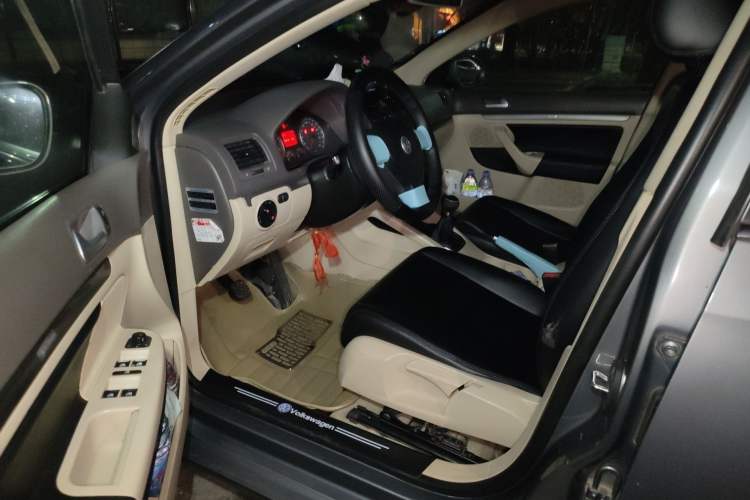 Used Volkswagen Sagitar 2009 1.6L Manual Comfort Edition
