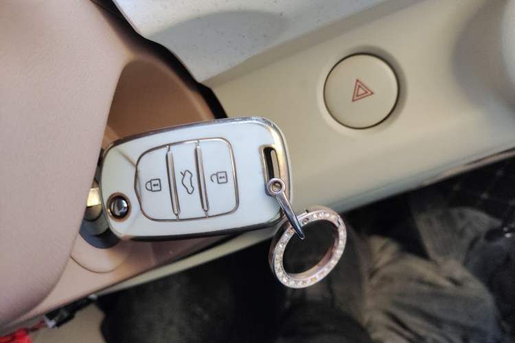 Used Wuling Hongguang MINIEV 2024 3rd Generation 215km Youth Edition Vehicle Key