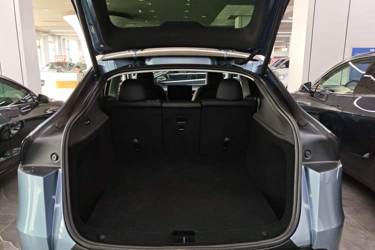 Used Tesla Model Y 2025 Rear-Wheel Drive First Edition Trunk