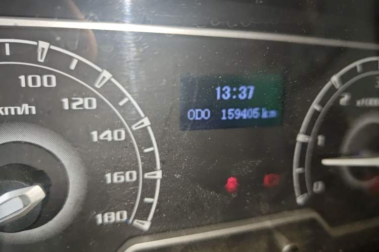 Used SAIC MAXUS Xintu V80 2021 2.0T Manual Classic Aoyuntong Short Wheelbase Ultra-Low Roof 5/6-Seater Odometer Close Up