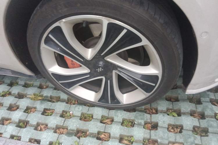 Used IM L7 2022 Pro Model Right Front Wheel Hub