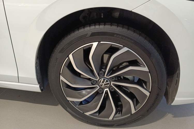 Used Volkswagen Golf 2021 280TSI DSG Pro Right Front Wheel Hub