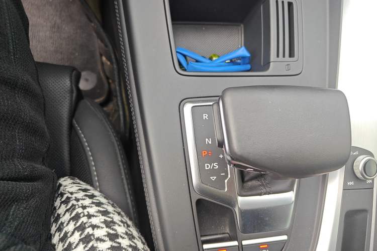 Used Audi A4L 2022 40 TFSI Luxury Dynamic Model
