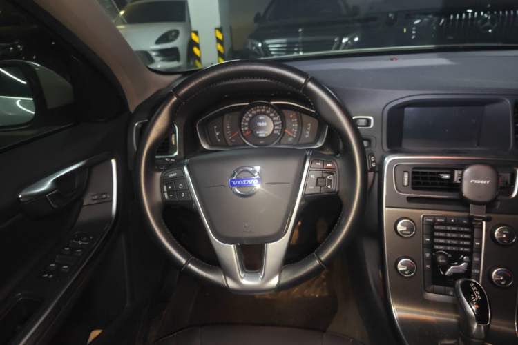 Used Volvo V60 2014 T5 Zhiyi Edition
