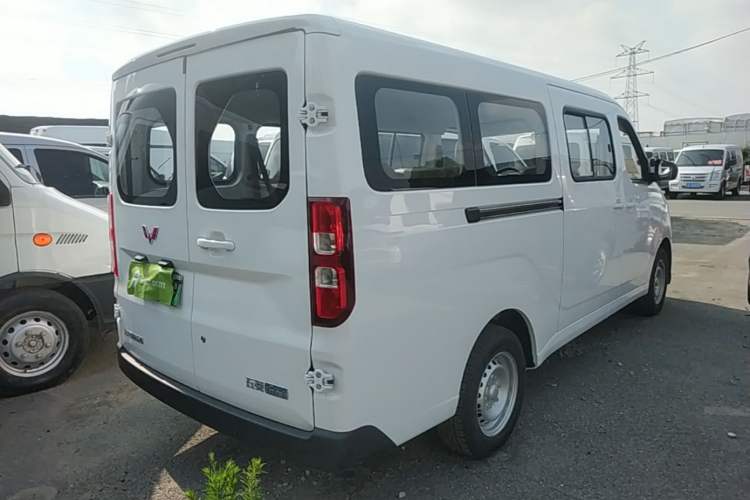 Used Wuling Yangguang 2026 Model, 330km Bus Comfort Edition Rear Right 45 Deg