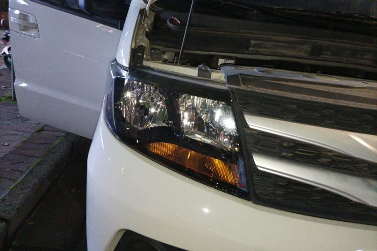 Used JAC Refine M3 2019 Creator Edition 1.8L Luxury Model Right Front Headlight