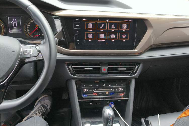 Used Volkswagen Tharu 2021 280TSI Two-Wheel-Drive Luxury Edition Audio And AC Panel