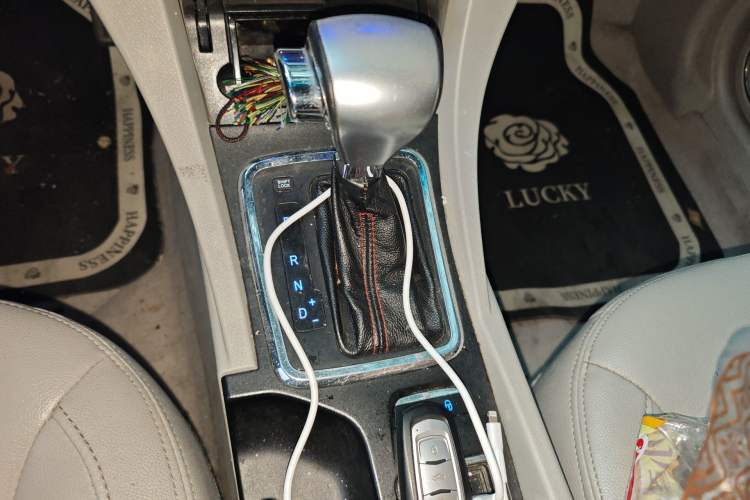 Used Geely Auto Emgrand 2014 Sedan 1.3T CVT Prestige Model Gear Lever