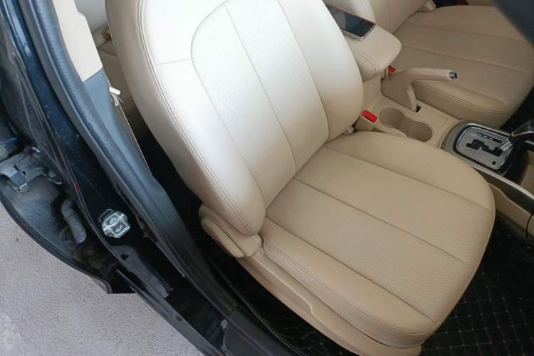 Used CHANGAN Eado 2015 1.6L Automatic Luxury Model Right Front Seat