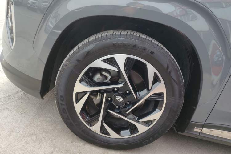 Used Hyundai Custo 2021 380TGDi Smart Luxury Premium LUX Left Front Wheel Hub